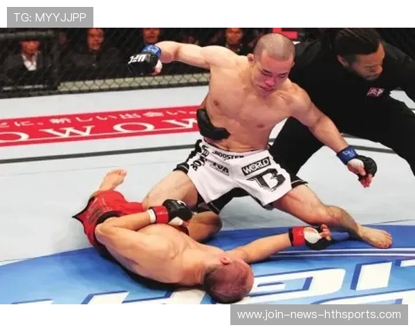 恩加努一记重拳将对手击倒在地